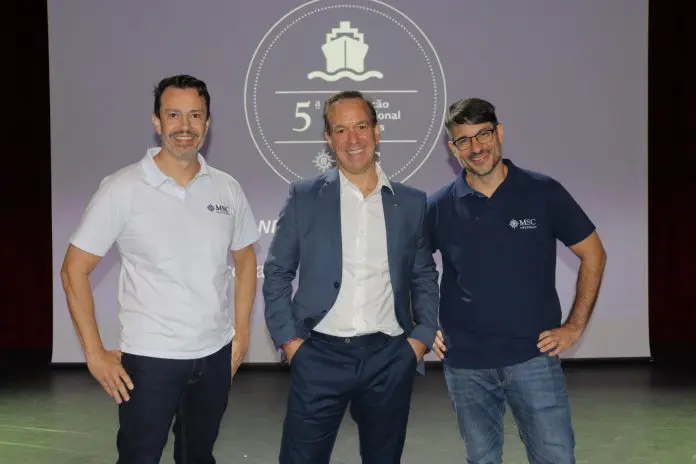 Eduardo Simões, Adrian Ursilli e Ignacio Palacios, diretores da MSC Cruzeiros, deram as boas notícias aos agentes. Créditos: Felipe Lima/Brasilturis Eduardo Simões, Adrian Ursilli e Ignacio Palacios, diretores da MSC Cruzeiros, deram as boas notícias aos agentes. Créditos: Felipe Lima/Brasilturis