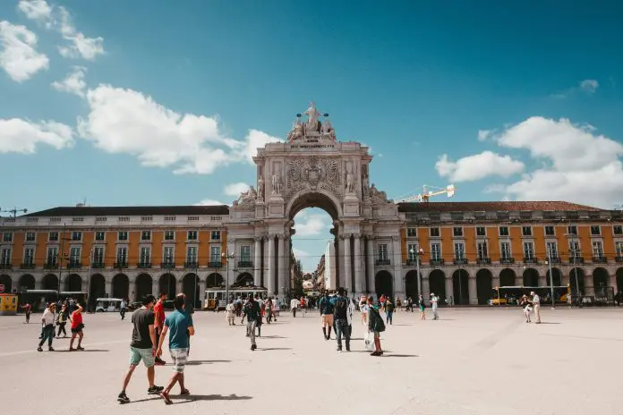 Praça do Comércio em Lisboa, capital de Portugal. Crédito: Claudio Schwarz/ Unsplash