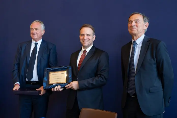 Executivos presentes na assinatura do pedido Crédito: Divulgação/MSC Cruzeiros