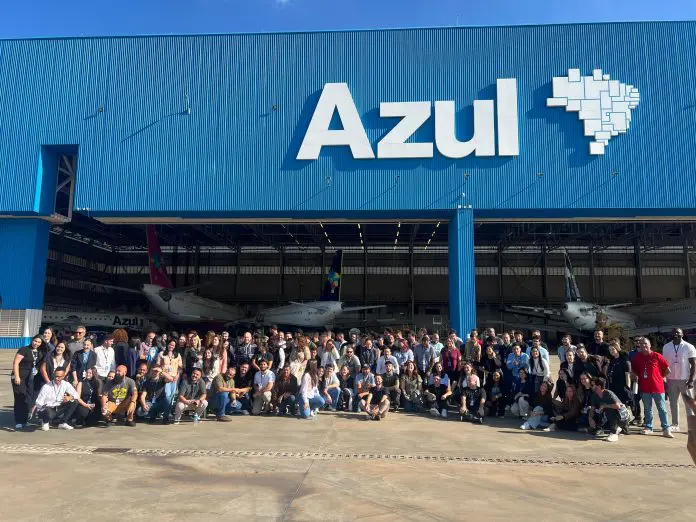 Azul contrata 139 Tripulantes e reforça equipe em todo o Brasil (3) Azul colaboradores