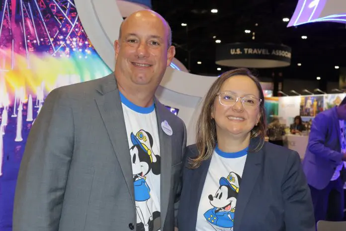 Alexander Haim e Cinthia Douglas, ambos da equipe da Disney na América Latina. Crédito: Felipe Lima/Brasilturis