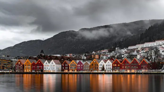 O novo imposto da Noruega poderá ser adaptado de acordo com a temporada. Crédito: Michael Fousert/Unsplash noruega