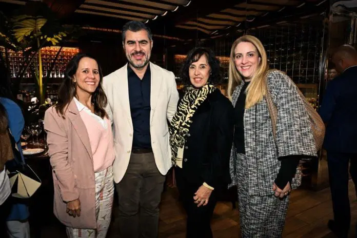 Cris Nogueira, Sylvia Silva, Leticia Martinez e Alvaro Valeriani. Crédito: Luprezia awasi Cris Nogueira, Sylvia Silva, Leticia Martinez e Alvaro Valeriani. Crédito: Luprezia