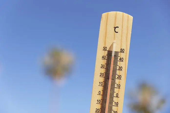 Altas temperaturas afetam diretamente a experiência de turistas e a operação do setor de Turismo. Crédito: freepik calor europa
