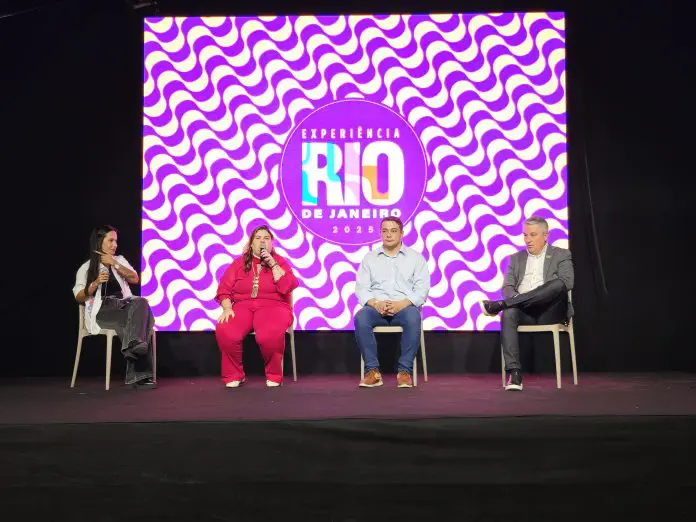 Fornecedores apresentam informações sobre destinos e atrativos turísticos do Rio de Janeiro durante programação do evento. Crédito: Kamilla Alves/Brasilturis