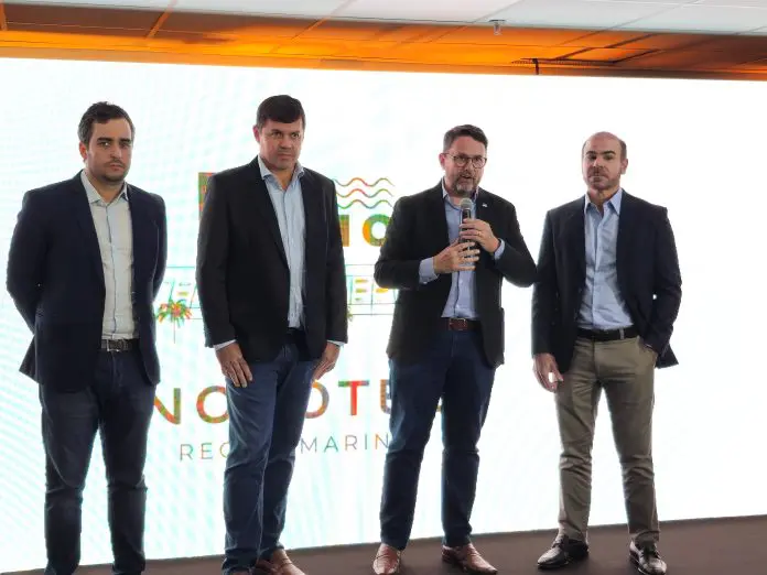 Eduardo Loyo (Empetur), Thiago Angelus (Prefeitura do Recife), Guilherme Cavalcanti (Governo de Pernambuco) e Romero Maranhão (sócio-investidor do Novotel Recife Marina) Crédito: Kamilla Alves