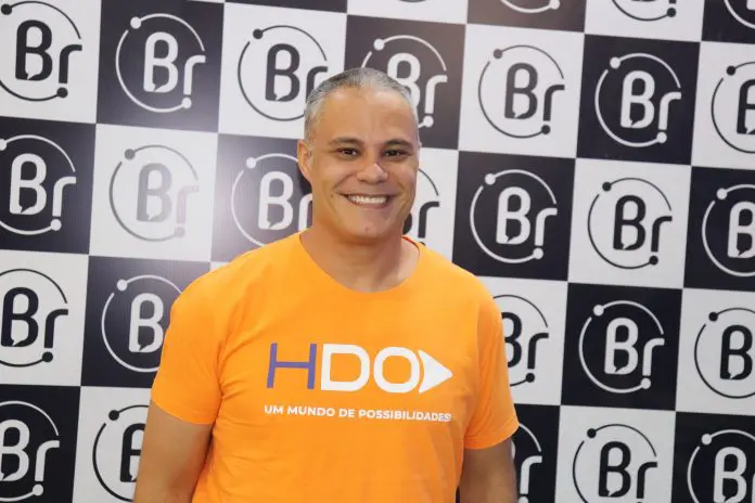 Márcio Nogueira, diretor Comercial da HotelDo, destacou a consolidação da plataforma B2B e o foco em inovação no marco dos 25 anos da empresa. Crédito: Felipe Lima/Brasilturis Márcio Nogueira, diretor Comercial da HotelDo, destacou a consolidação da plataforma B2B e o foco em inovação no marco dos 25 anos da empresa. Crédito: Felipe Lima/Brasilturis