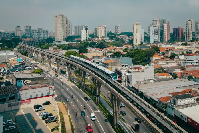 O acesso eficiente aos aeroportos é uma demanda antiga do setor e pode representar um salto importante na experiência dos viajantes. Guarulhos e Congonhas
