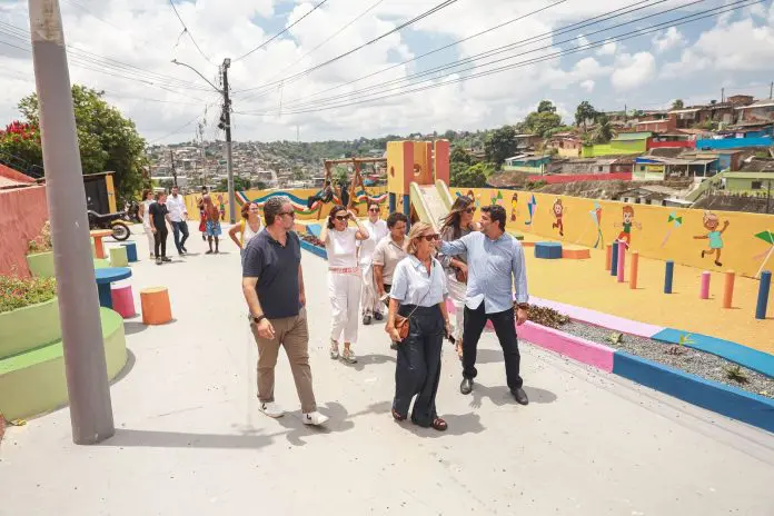Comitiva da área de Turismo da Câmara Municipal do Porto, em Portugal, veio à capital pernambucana trocar experiências, conhecer os projetos do município e estabelecer parcerias para implantá-los na cidade portuguesa. (Foto: Andrea Rêgo Barros/PCR) Comitiva da área de Turismo da Câmara Municipal do Porto, em Portugal, veio à capital pernambucana trocar experiências, conhecer os projetos do município e estabelecer parcerias para implantá-los na cidade portuguesa. (Foto: Andrea Rêgo Barros/PCR)