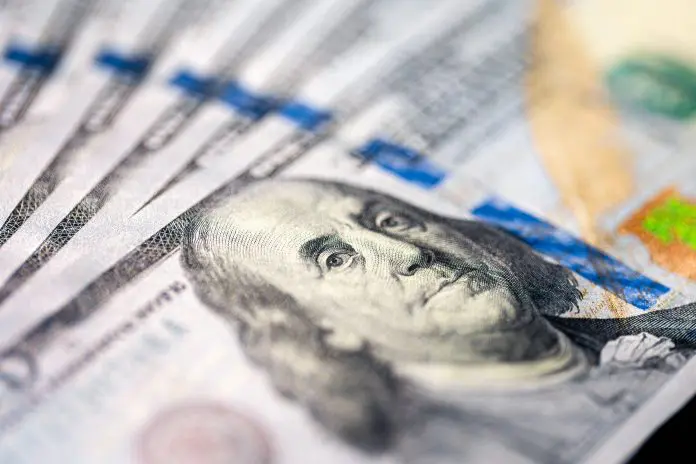 Por isso, cabe ao governo norte-americano definir quando, ou se, a nova taxa do visto americano entrará em vigor. Crédito: pvproductions/freepik