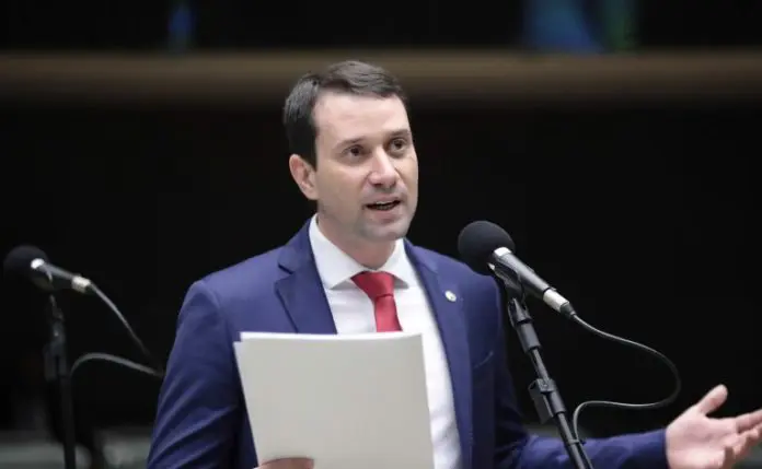 a proposta busca ampliar a inclusão de turistas com deficiência visual no mercado. Crédito: Zeca Ribeiro / Câmara dos Deputados acessibilidade