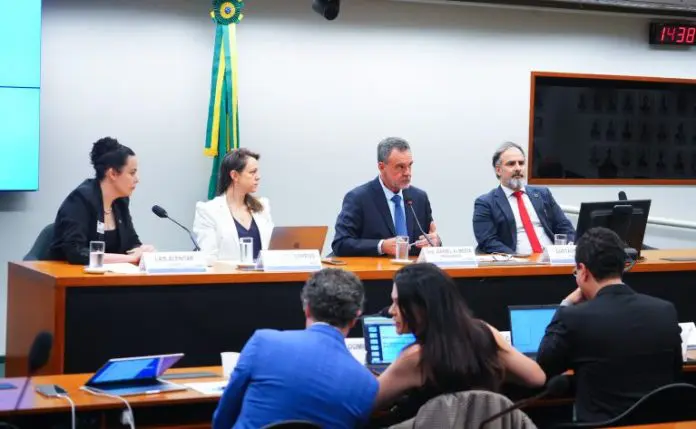 Deputados discutem preços de passagens aéreas e suposta fusão de Gol e Azul na Câmara dos Deputados. Crédito: Agência Câmara de Notícias