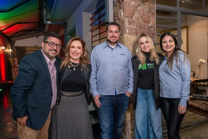 3Rodrigo Jaime- Flavia Ribeiro- Thiago Barros- Viviane Natani- Amabli Santos Maringá Turismo Lufthansa