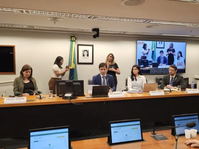 Audiência pública da Câmara debate acessibilidade no transporte aéreo Anac