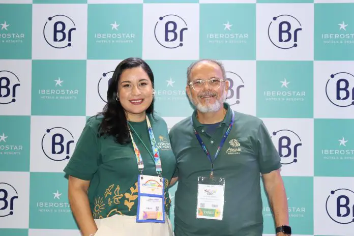 Debora Linhares e Hayrton Almeida (Fernando de Noronha CVB) Crédito: Kamilla Alves/Brasilturis Debora Linhares e Hayrton Almeida (Fernando de Noronha CVB) Crédito: Kamilla Alves/Brasilturis