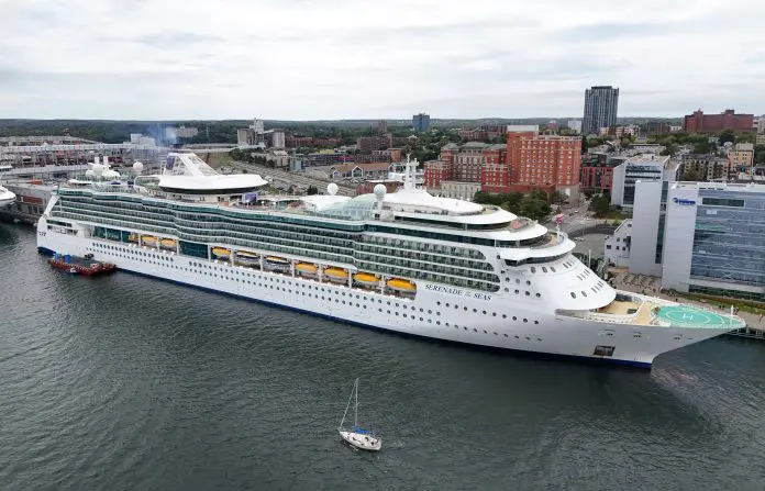 Serenade_of_the_Seas_in_Halifax_Nova_Scotia_2024 EHTL cruzeiros