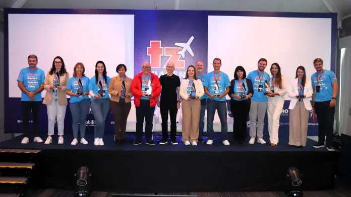 Todos os premiados e equipe da TZ Viagens TZ Viagens convenção premiação prêmio