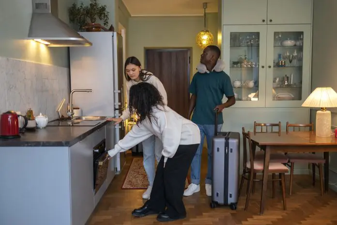 De acordo com a FGV, cada R$ 10 gastos em hospedagem geram outros R$ 52 em diferentes setores da economia. Crédito: freepik