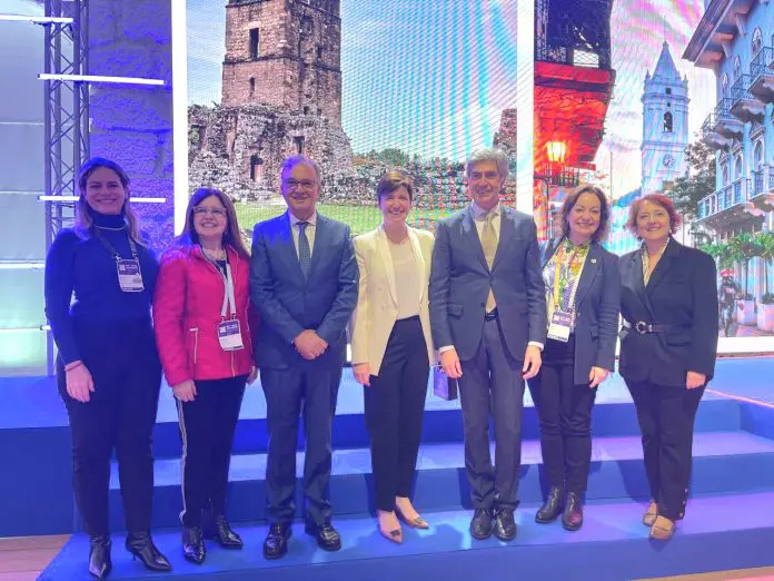 Aline Moretto e Elenice Zaparoli (VSPCB), Luis Pedro Martins, pres do Visite Porto e Norte, Marta Gomes, pres. ICCA, Pedro Machado, sec. Est. Portugal, Lilás Nascimento e Lídia Monteiro, Visite São Paulo