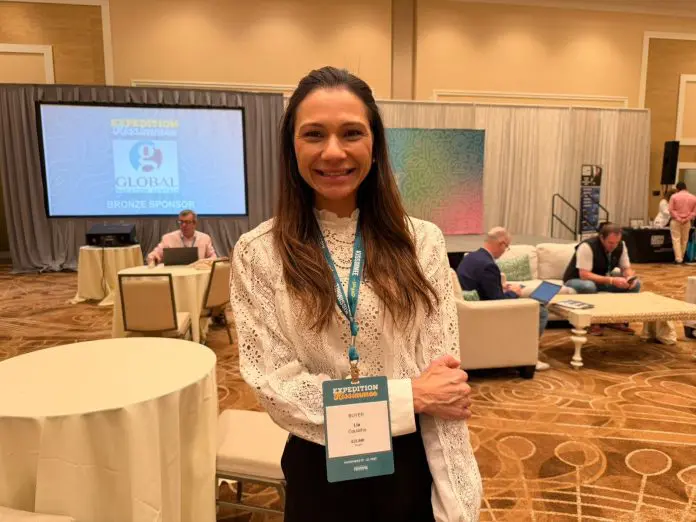 Lia Coutinho, da EZ Link Hotels, durante sua primeira participação no Expedition Kissimmee. Crédito: Amanda Leonel/Brasilturis Lia Coutinho, da EZ Link Hotels, durante sua primeira participação no Expedition Kissimmee. Crédito: Amanda Leonel/Brasilturis