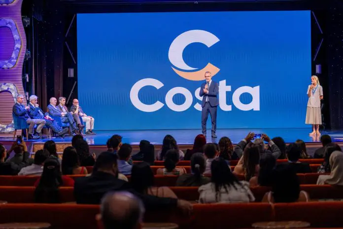 Matteo Cavejari, da Congregação Pobres Servos da Divina Providência, apresenta o documentário. Crédito: Divulgação/Costa Cruzeiros Matteo Cavejari, da Congregação Pobres Servos da Divina Providência, apresenta o documentário. Crédito: Divulgação/Costa Cruzeiros