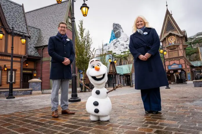 Olaf, novo personagem robótico da Disney Imagineering, marca avanço no uso de IA e engenharia para ampliar a interação nos parques. Crédito: Reprodução/Disney