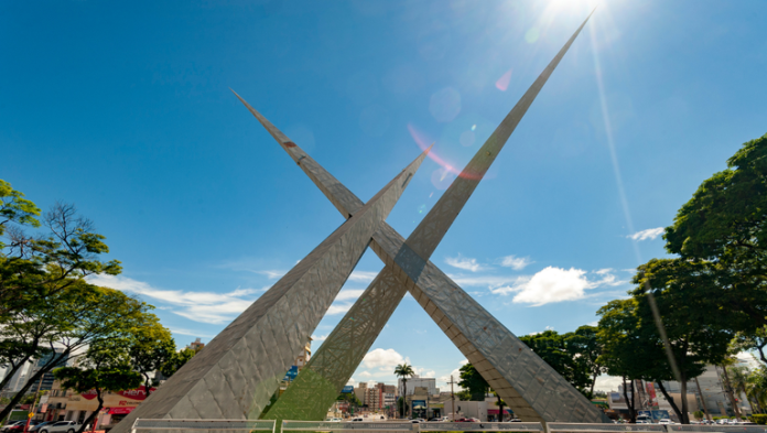 No coração do Brasil, uma chuva de neve e luzes: Goiânia apresenta o maior Natal gratuito do país no Especial Natal Brasil