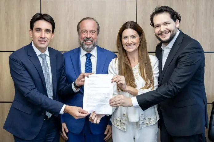 Ministro Silvio Costa Filho assina Termo de Compromisso para modernização do Aeroporto de Varginha