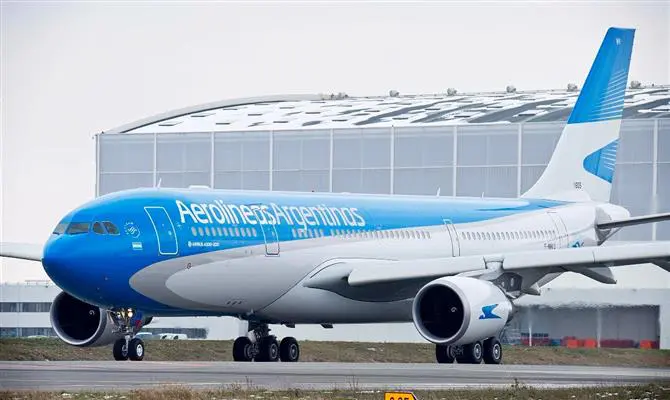 Aerolíneas Argentinas opera Airbus A330 na rota Buenos Aires–Rio para ampliar capacidade durante festas e verão.
