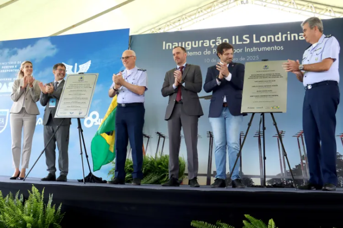 Aeroporto de Londrina (PR) recebe tecnologia que permite pousos em condições adversas Aeroporto de Londrina (PR) recebe tecnologia que permite pousos em condições adversas