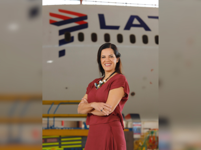 Juliana Rios, da Latam, destaca como integração tecnológica já gera ganhos operacionais, eficiência e avanço na experiência do cliente Crédito: Reprodução/Instagram Juliana Rios, da Latam, destaca como integração tecnológica já gera ganhos operacionais, eficiência e avanço na experiência do cliente Crédito: Reprodução/Instagram