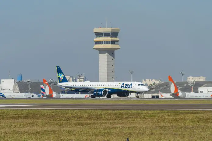 Azul reforça a modernização da frota em 2025 com a incorporação de 16 aeronaves, entre jatos Embraer 195-E2 e turboélices ATR 72-600. Crédito: Divulgação/Azul
