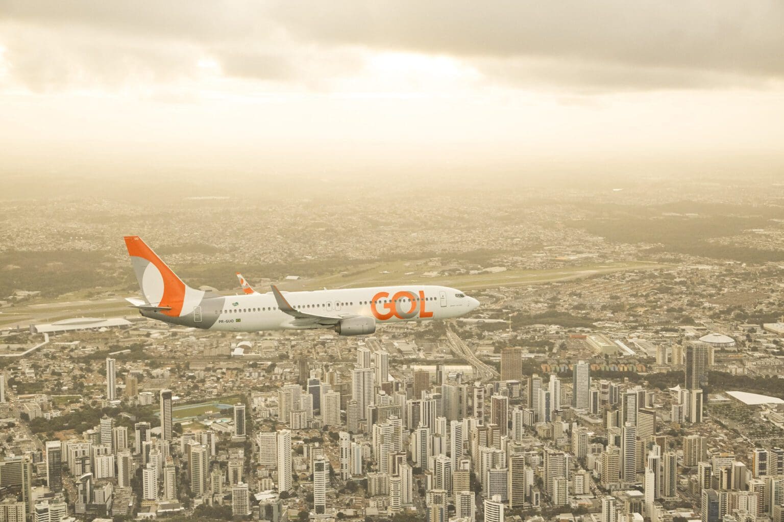 Avião laranja em comemoração aos 10 anos da GOL, Um dos nos…