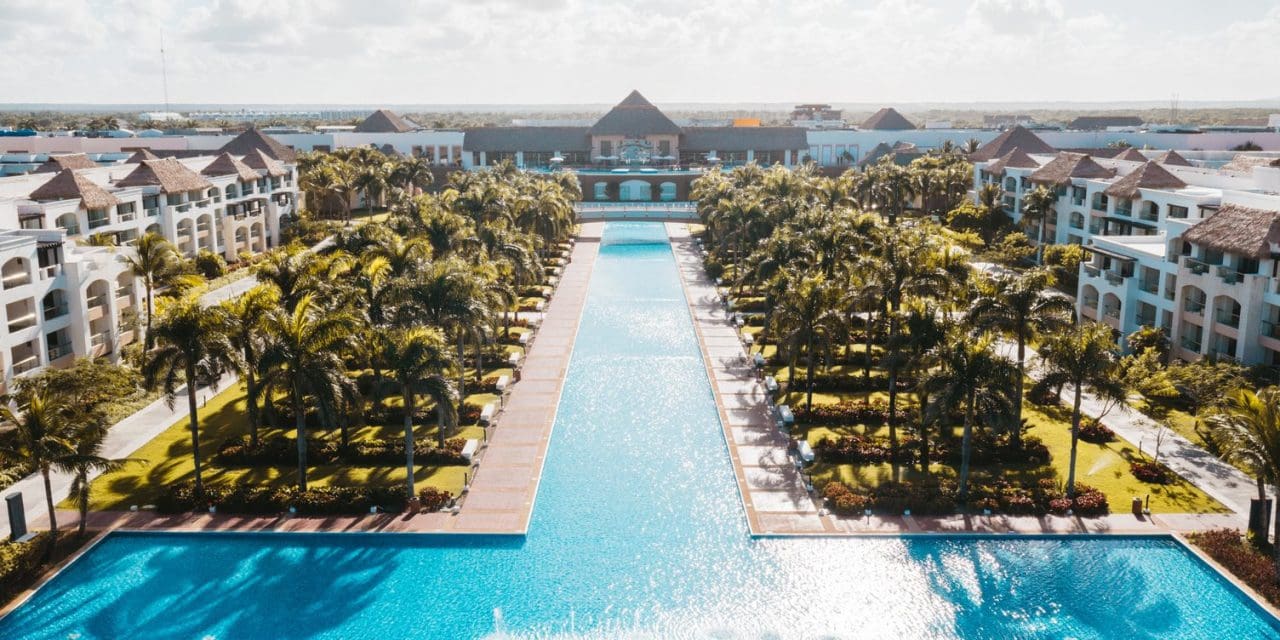 Hard Rock Hotel & Casino Punta Cana terá jantares especiais, shows musicais e festas nas piscinas neste fim de ano