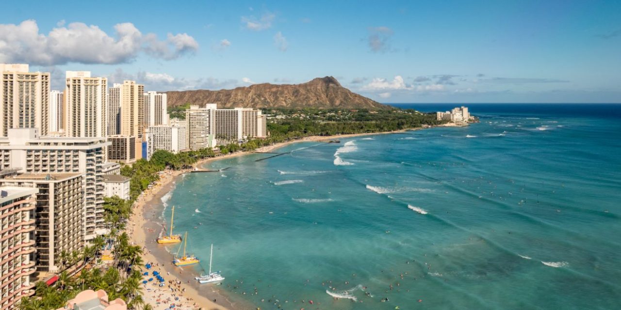 Havaí relaxa restrições para entrada de turistas domésticos dos EUA