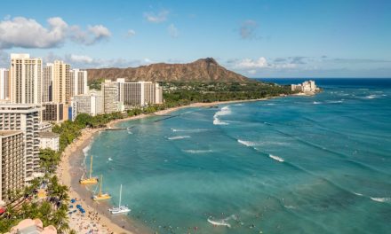 Havaí relaxa restrições para entrada de turistas domésticos dos EUA
