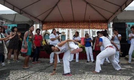 Setur-BA promove capoeiragem feminina em homenagem às mulheres
