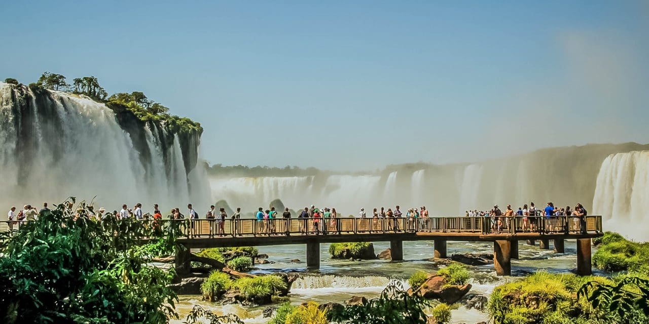 Turismo internacional cresce cerca de 70% em Foz do Iguaçu (PR)