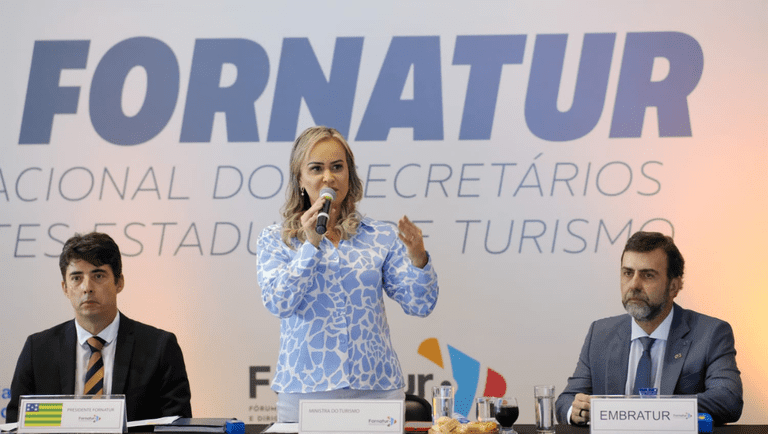 Ministra do Turismo participa da primeira reunião do ano do Fornatur