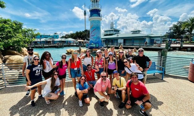 Em parceria com a RCA, SeaWorld Parks inicia temporada de famtours