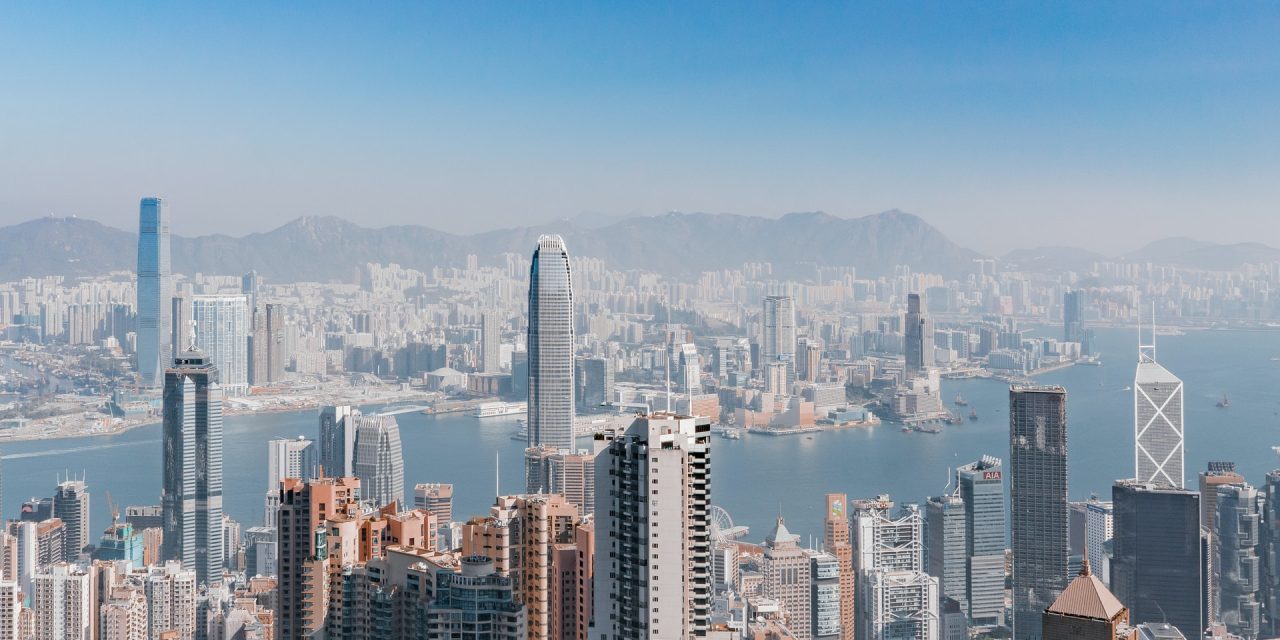 Hong Kong reduz restrições aos viajantes internacionais a partir de abril