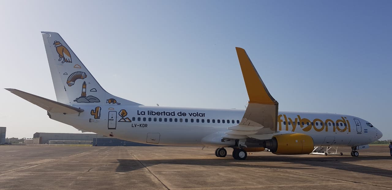 Flybondi recebe novo avião para sua frota