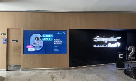 Azul inaugura “sala de cinema” em shopping de São Paulo