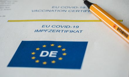 União Europeia define validade de 9 meses para certificado vacinal
