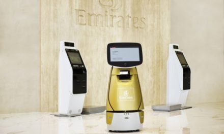 Emirates inaugura novo ponto de reservas e check-in robotizado