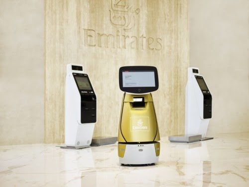 Emirates inaugura novo ponto de reservas e check-in robotizado