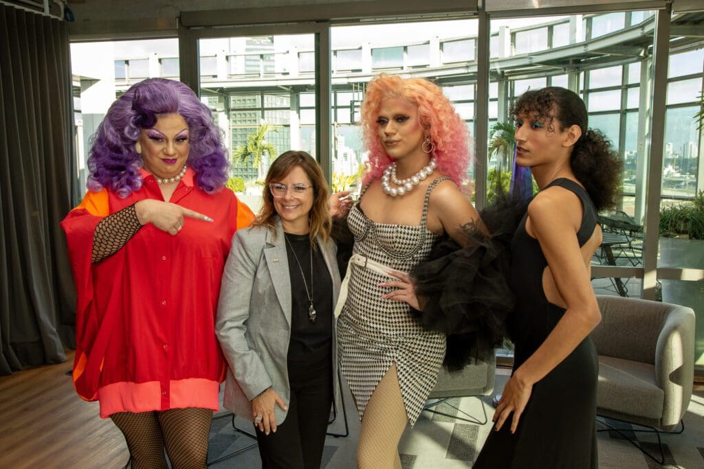 Accor Antonietta com as drags queens Paola Di Verona, Kitty Kawakubo e Iara Ferreira