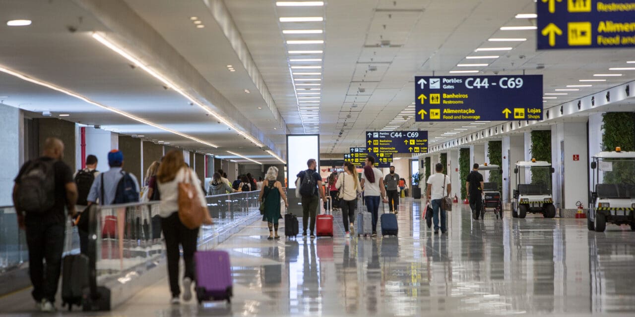 RIOgaleão espera 596 mil passageiros em julho
