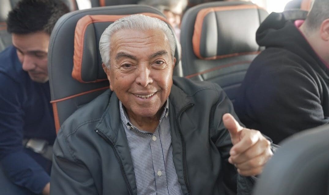 Mauricio de Sousa viaja no avião “Mônica 60”