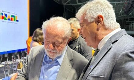 Lula recebe carta de apoio a Freixo na Embratur